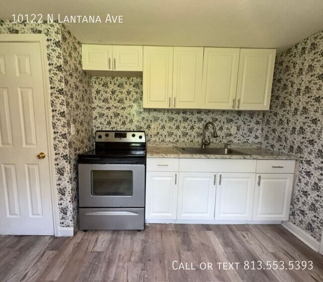 Building Photo - 10122 N Lantana Ave