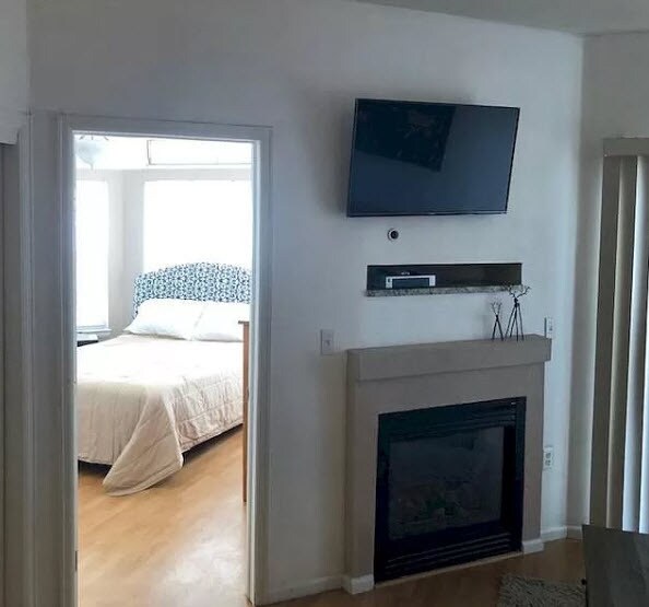 Gas Fireplace and 40" TV - 2430 W 82nd Pl