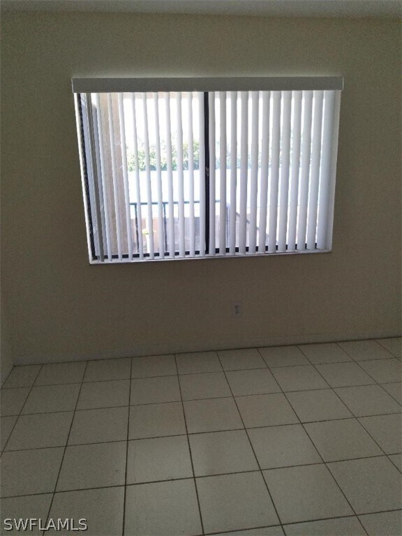 Building Photo - 4816-4818 Palm Tree Dr