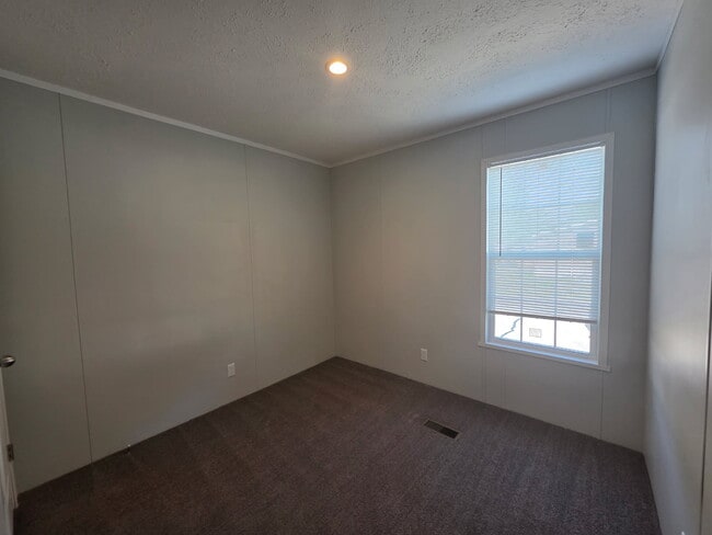 Building Photo - 10 Parakeet Hill Dr