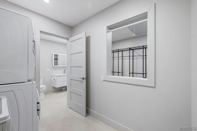 Building Photo - 855 Madison Ave