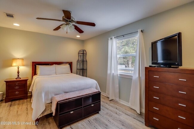 Building Photo - 1282 Beach Blvd