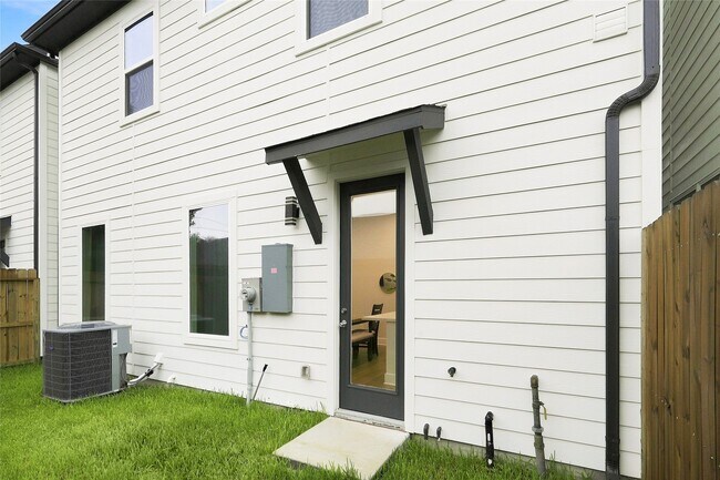 Building Photo - 835E Dorchester St
