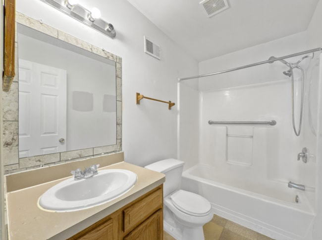 Building Photo - Charming 3 beds 2 baths in Cleveland!
