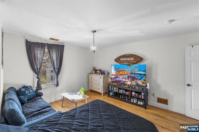 Building Photo - 360 Gorge Rd