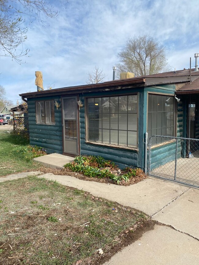 Building Photo - Large corner lot north of town