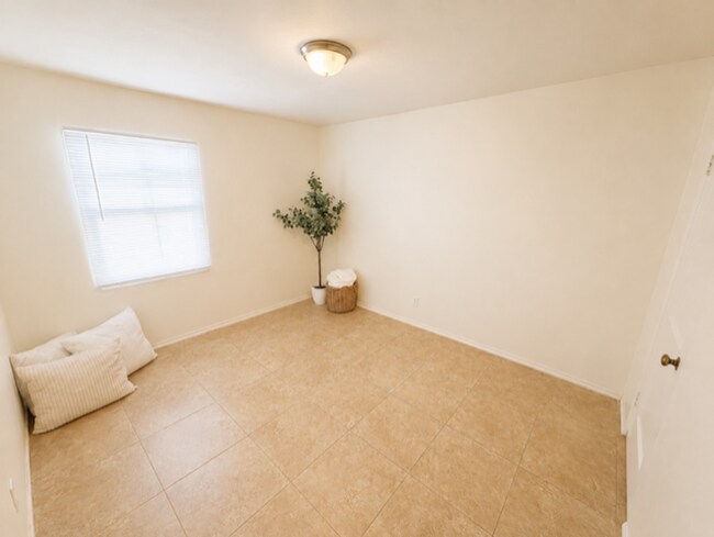 Building Photo - 1505 N 15th Ave