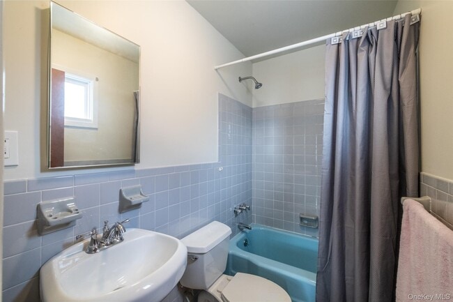 Building Photo - 10 Pell Pl