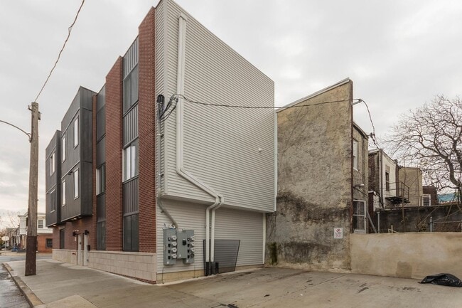 Building Photo - 316 S 52nd St