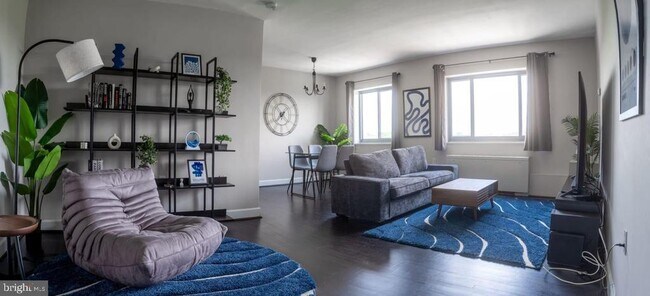 Building Photo - 1300 S Arlington Ridge Rd