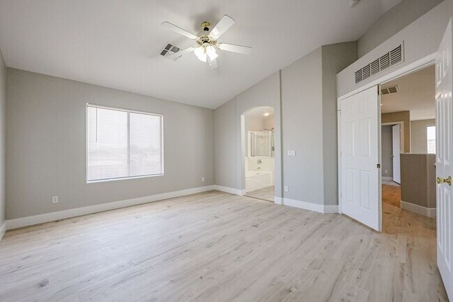 Building Photo - Beautiful 4 Bed 2000+ SFT property in Wind...