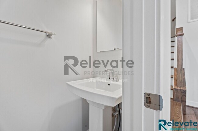 Building Photo - 2008 Old Manchester St