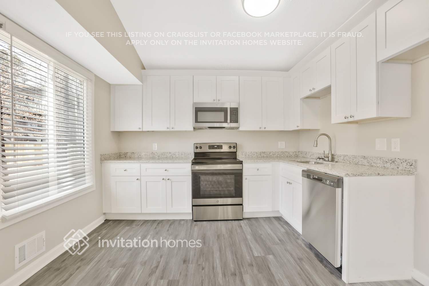Building Photo - 725 Pepperwood Ln