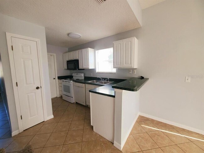 Building Photo - 75 Atlantic Oaks Cir