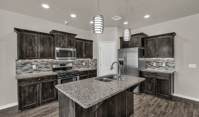 Building Photo - Gorgeous 4 Bed with 3 Car Garage AND Hot Tub