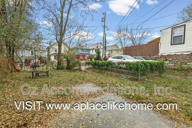 Building Photo - 3523 St John Ave