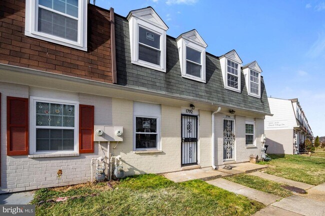 Front Door, Pic 2 - 1792 Dutch Village Dr