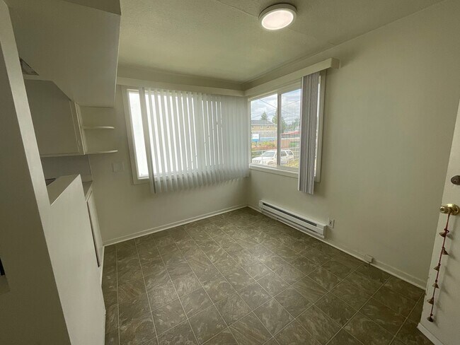 Building Photo - 2 Bed, 1 Bath in- Downtown Ferndale
