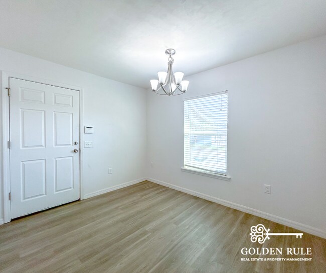 Building Photo - 2738 SE 21st Rd