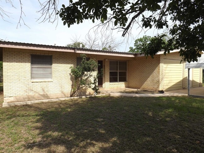 Primary Photo - 702 N Silver St