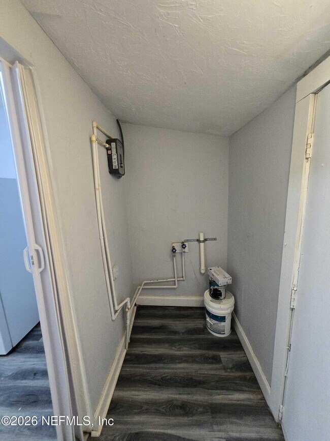 Building Photo - 1551 E 27th St