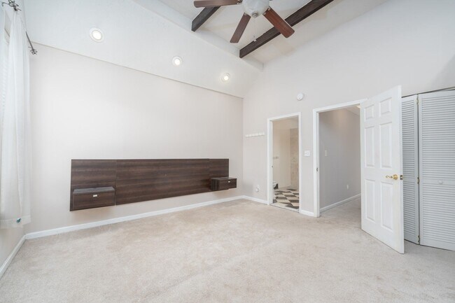 Building Photo - 1202 S Clinton St