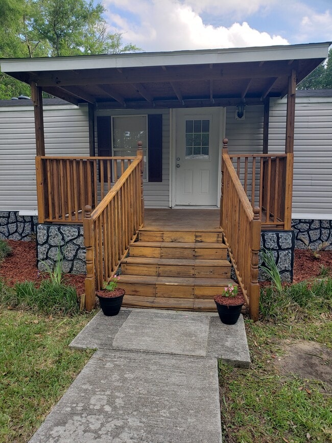Building Photo - 7310 Pineview Dr