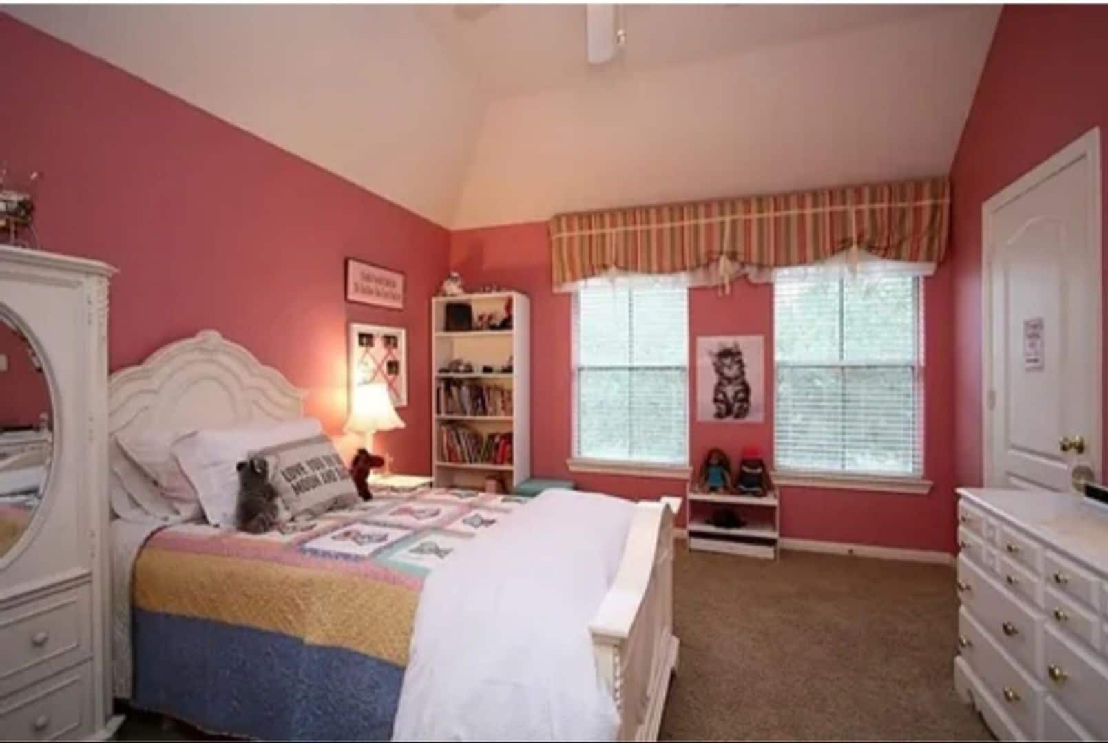 Building Photo - 5714 Sunset Oak