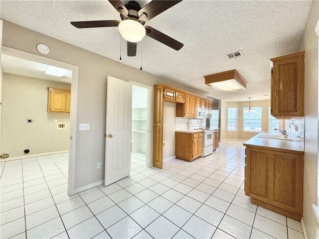 Building Photo - 3050 Birch Pl