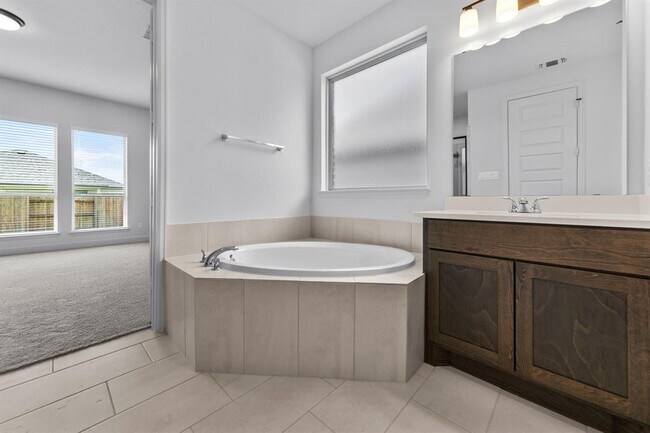 Building Photo - 176 Plumbago Loop