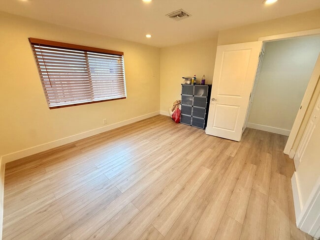 Building Photo - 1941 NE 51st Ct