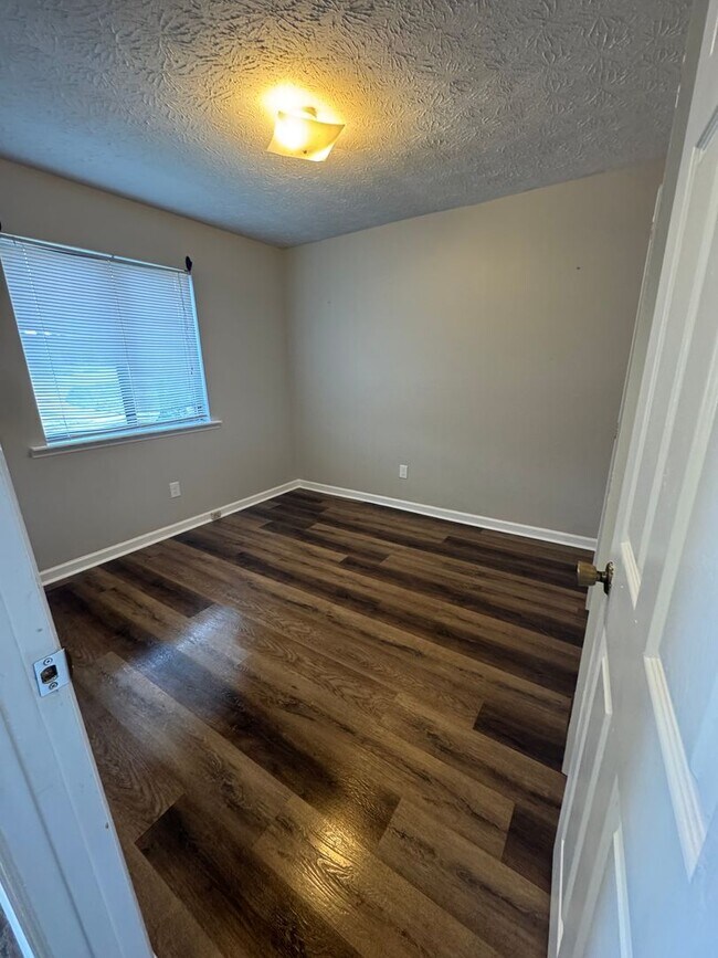 Building Photo - 1008 Preston St