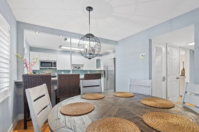 Building Photo - 2424 NE 9th St