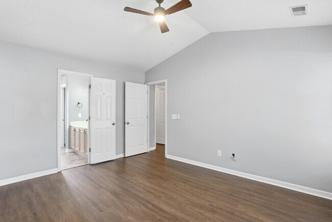 Building Photo - Bright and Airy Three Bedroom Home in Lake Linden! *MOVE IN SPECIAL AVAILABLE*