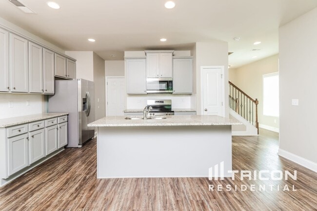 Building Photo - 637 Ireland Ln