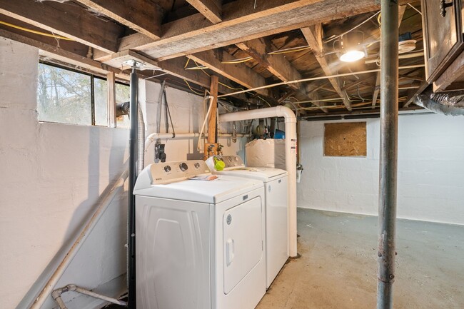 Building Photo - Charming 4-Bedroom Home in Peaceful Rural ...