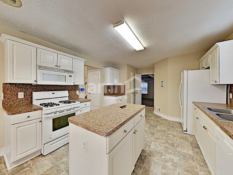 Building Photo - 1 Arbor Cove Dr
