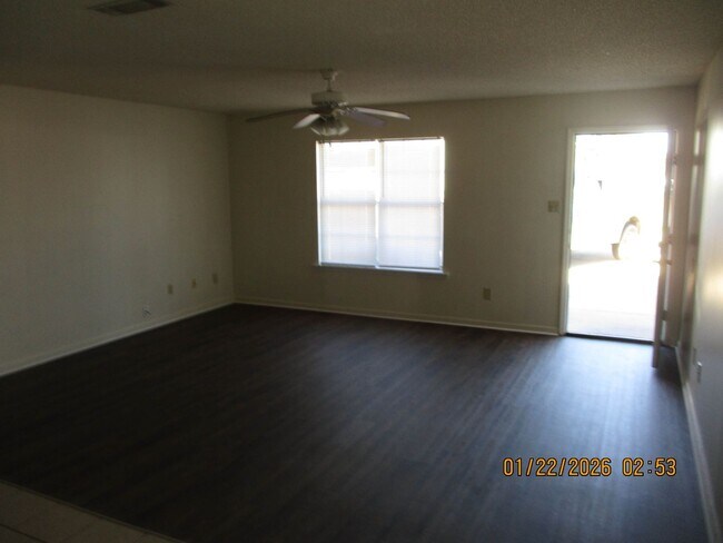 Building Photo - 906 20th Ave