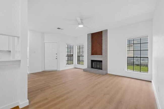 Building Photo - 11306 Nicole Cove