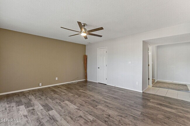 Building Photo - 6264 Escondido Dr