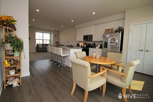 Building Photo - Spacious 4-Bed, 3.5-Bath with Garage!