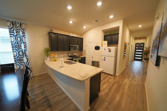 Building Photo - Gorgeous First-Time Rental in Saint Hedwig (SCUCISD) Rental Commission: $500