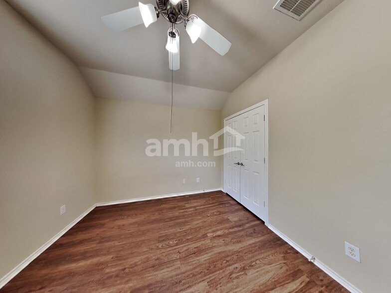 Building Photo - 21349 Thurston Crossing Dr