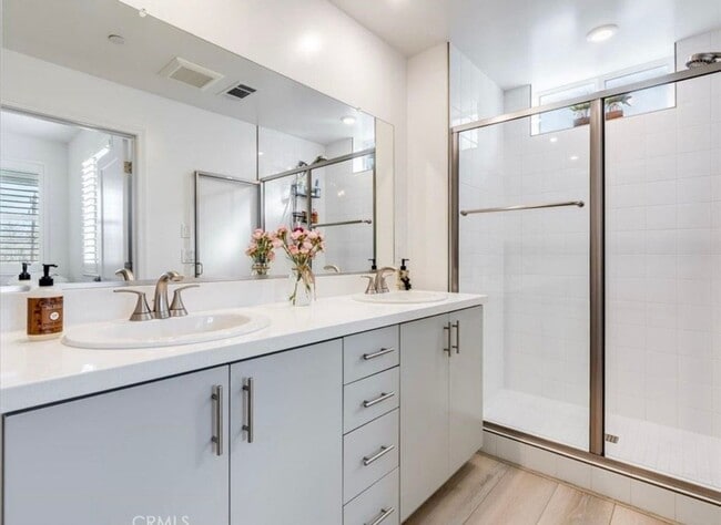 Building Photo - 2 Bedroom 2 Full Bath Condo with Stunning Views and Energy Savings