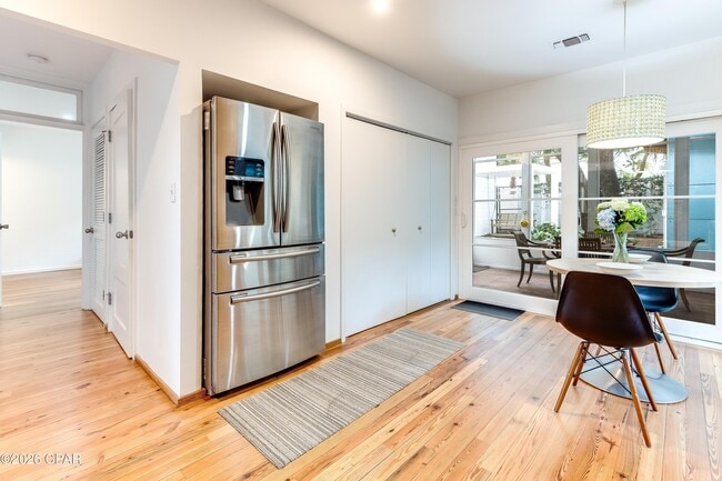 Building Photo - 2979 S County Hwy 395