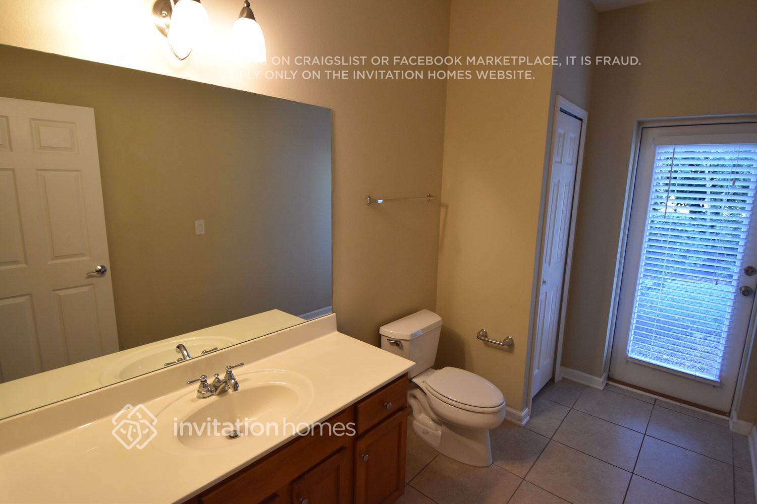 Building Photo - 3943 Hillstead Ln