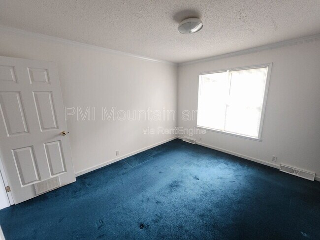 Building Photo - 58 Booker St