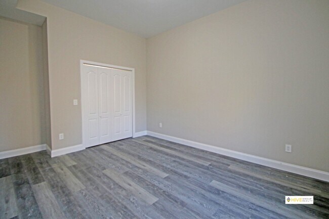 Building Photo - Upscale rental in Harrisonburg!