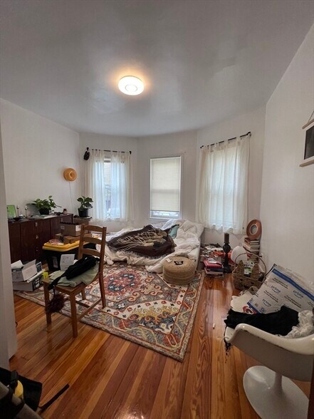 Primary Photo - 17 Hardwick St