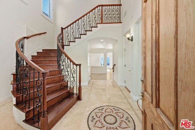 Building Photo - 1470 Paseo De Oro